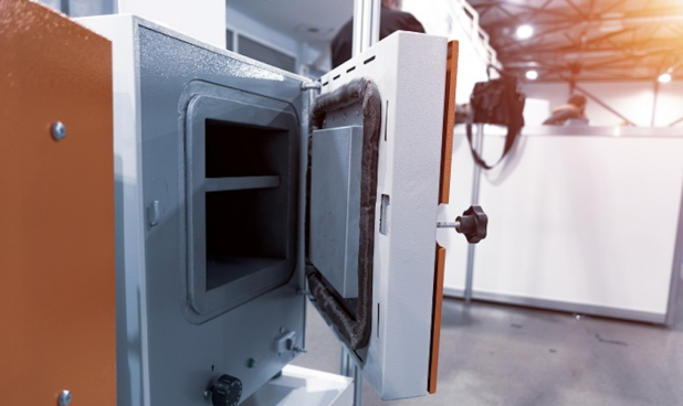 laboratory/bench oven with open door
